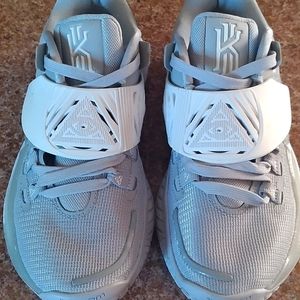 Nike kyrie promos with strap size 5 1/2
